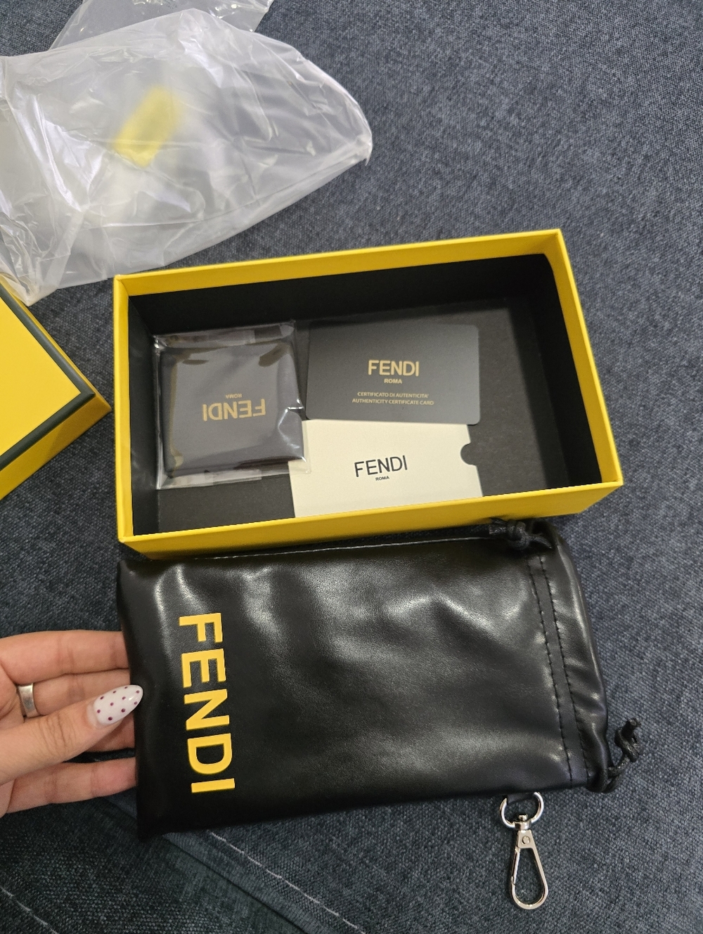 Fendi M0039 FF Logo Mirrored Shield Sunglasses - Black/Grey Unisex - Picture 8 of 9